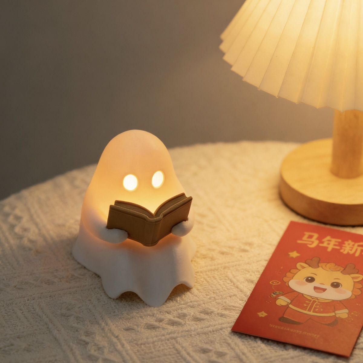 Милый ночник в виде читающего  – обзор и цена Desk Setup Lamp